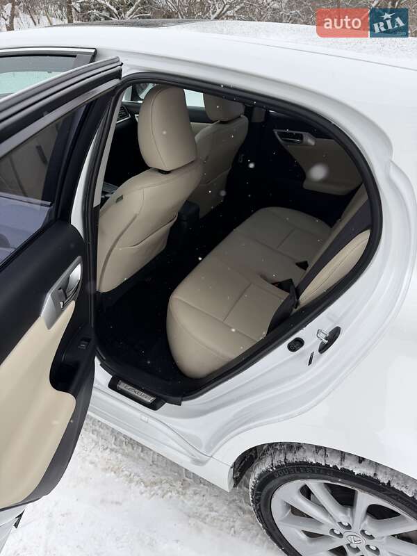 Хэтчбек Lexus CT 2012 в Львове