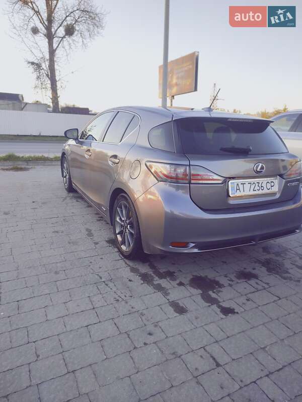 Хэтчбек Lexus CT 2012 в Ивано-Франковске