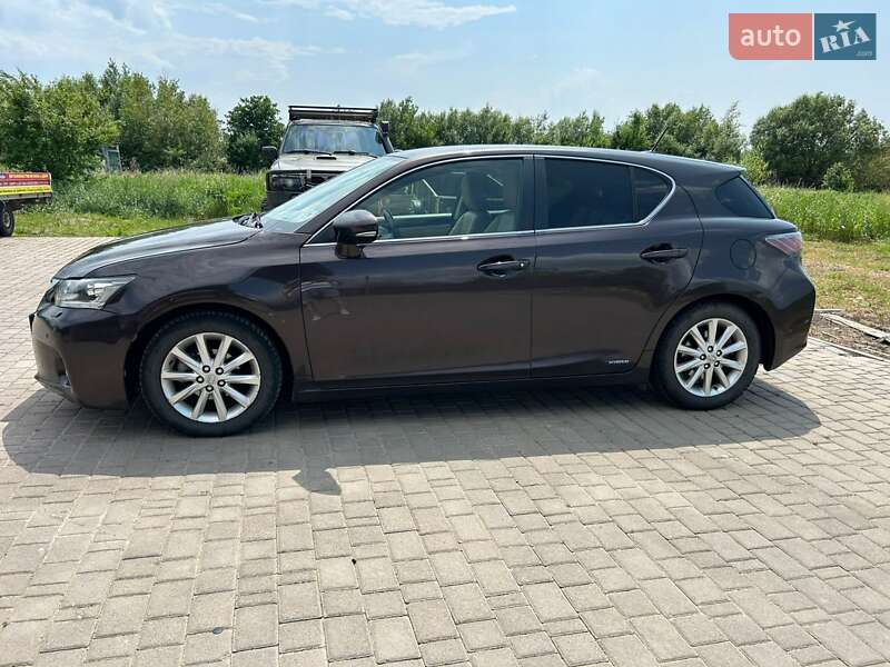 Хэтчбек Lexus CT 2011 в Ивано-Франковске