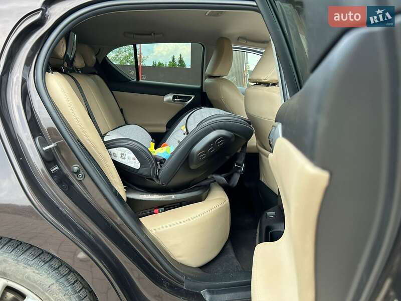 Хэтчбек Lexus CT 2011 в Ивано-Франковске