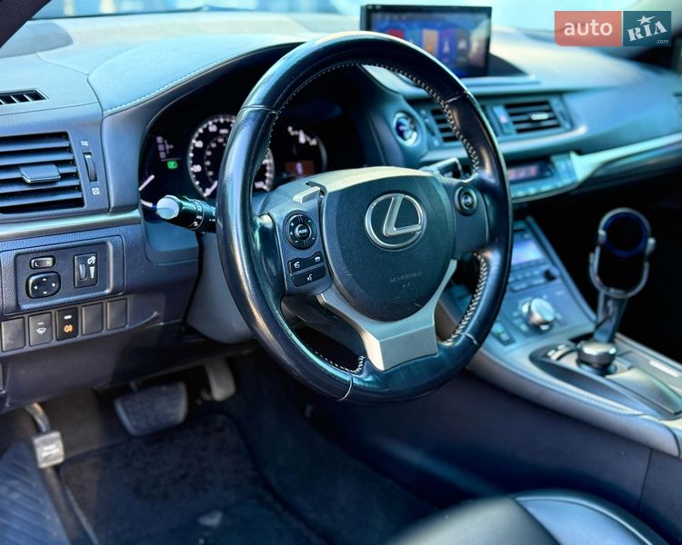 Хэтчбек Lexus CT 2017 в Киеве