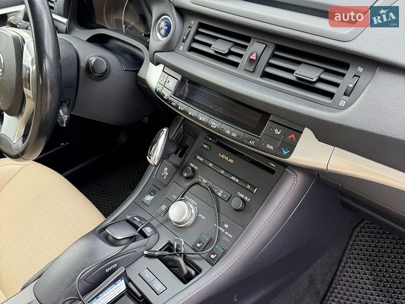 Хэтчбек Lexus CT 2011 в Львове