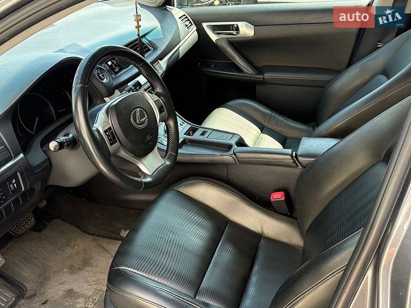 Хэтчбек Lexus CT 2013 в Ужгороде