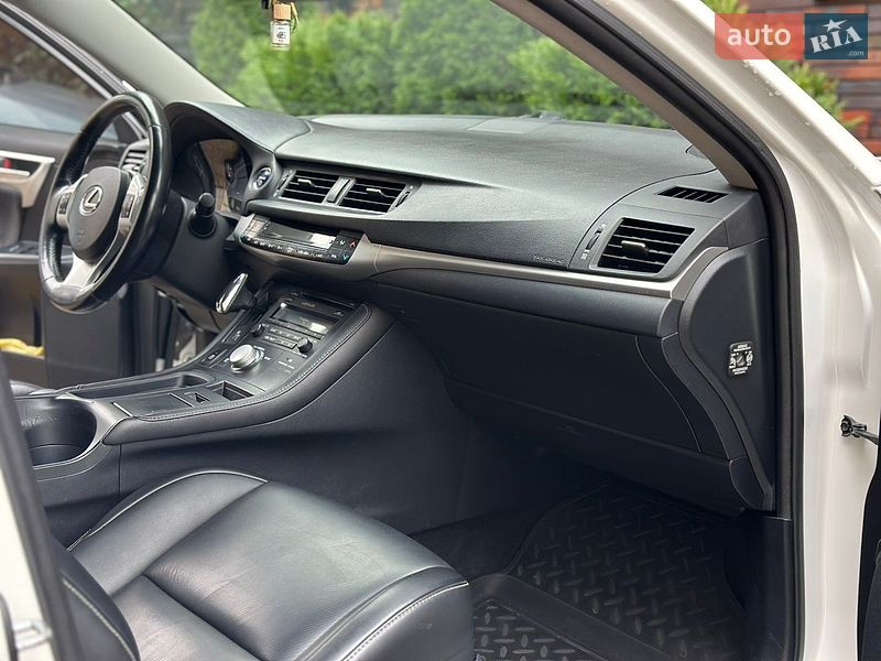 Хэтчбек Lexus CT 2011 в Тернополе