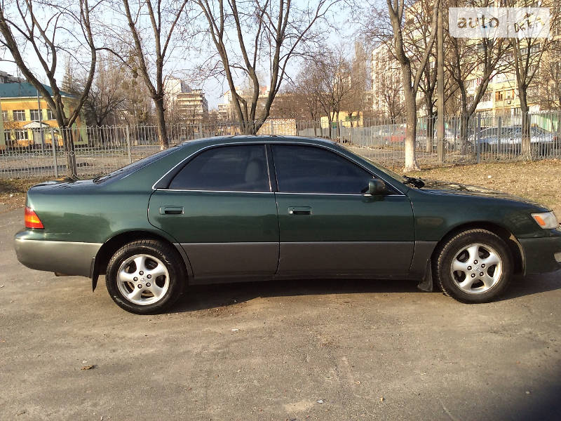 Седан Lexus ES 1998 в Киеве