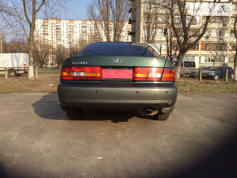 Седан Lexus ES 1998 в Киеве
