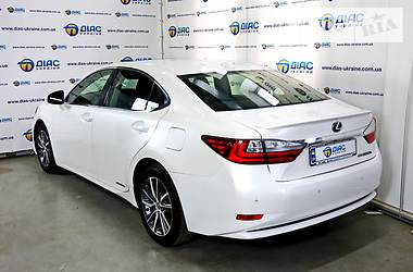 Седан Lexus ES 2015 в Киеве