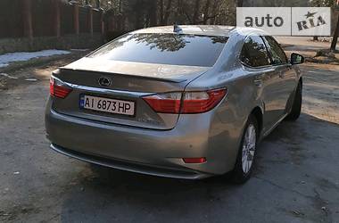 Седан Lexus ES 2014 в Обухове