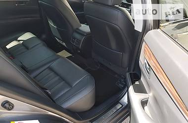 Седан Lexus ES 2016 в 