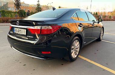 Седан Lexus ES 2014 в Киеве