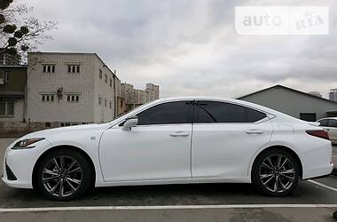 Седан Lexus ES 2019 в Киеве