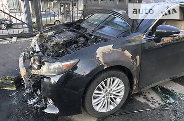 Седан Lexus ES 2015 в 