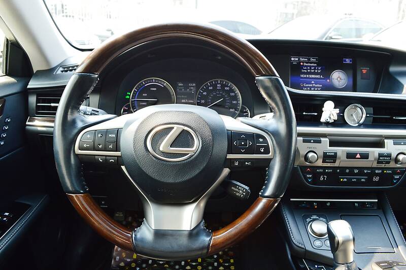 Седан Lexus ES 2016 в Одесі