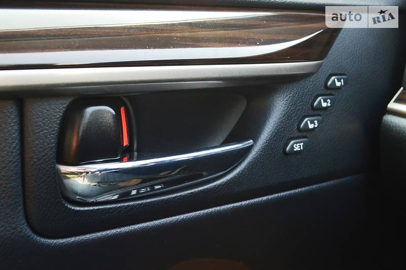 Седан Lexus ES 2016 в Одесі