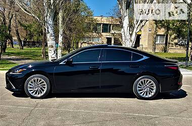 Седан Lexus ES 2019 в 