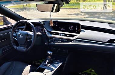 Седан Lexus ES 2019 в 