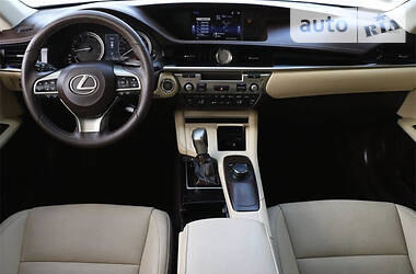 Седан Lexus ES 2015 в 