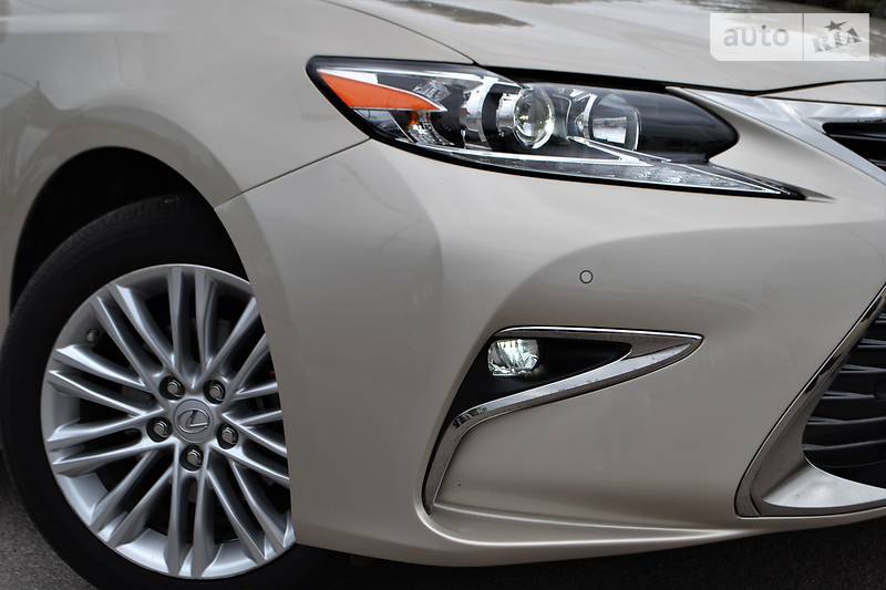 Седан Lexus ES 2016 в Харкові