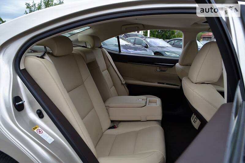 Седан Lexus ES 2016 в Харкові
