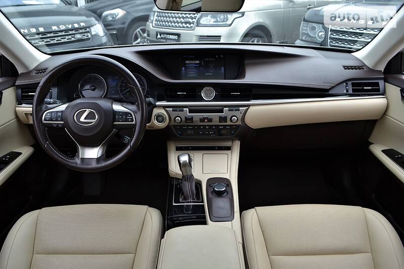 Седан Lexus ES 2016 в Харкові
