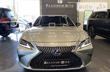 Седан Lexus ES 2018 в 