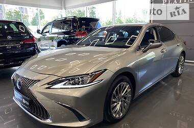 Седан Lexus ES 2018 в 