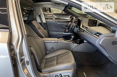 Седан Lexus ES 2018 в 