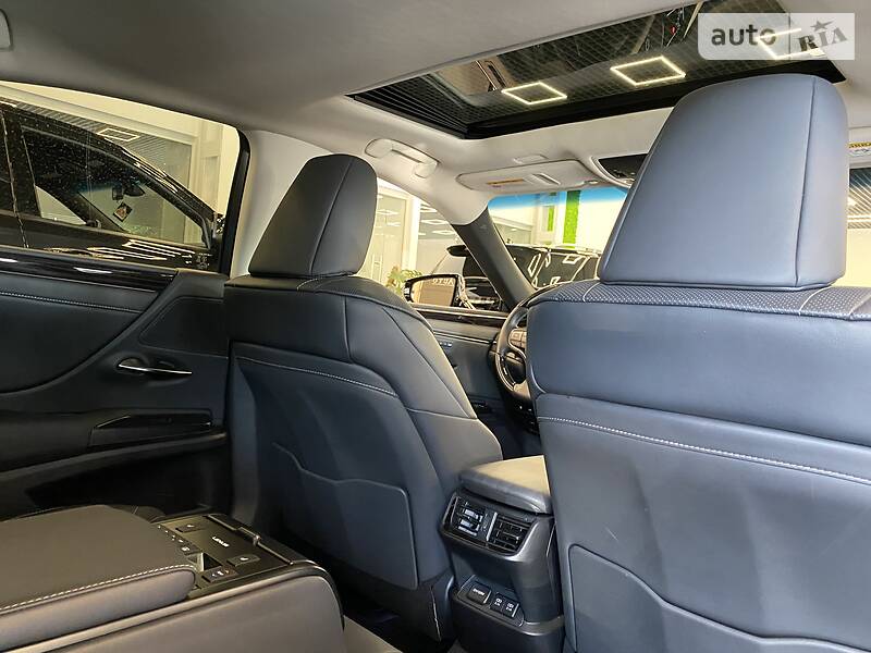 Седан Lexus ES 2018 в Одесі