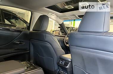 Седан Lexus ES 2018 в 