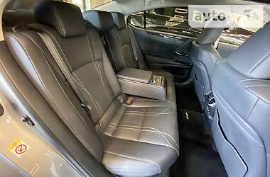 Седан Lexus ES 2018 в 