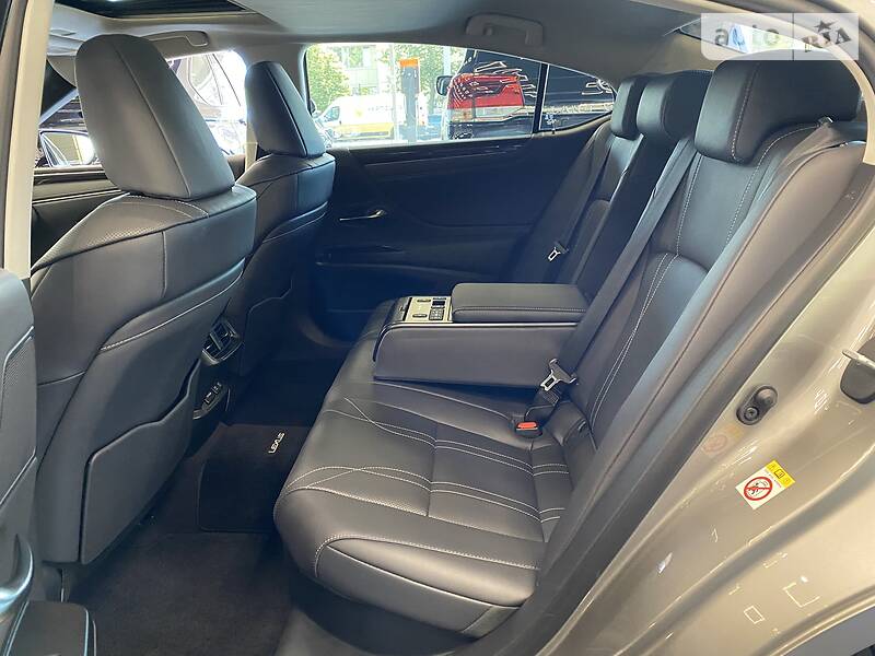 Седан Lexus ES 2018 в Одесі