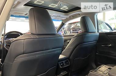Седан Lexus ES 2018 в 