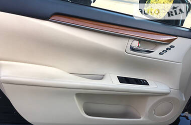 Седан Lexus ES 2013 в 