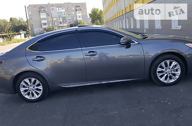 Седан Lexus ES 2013 в Полтаве