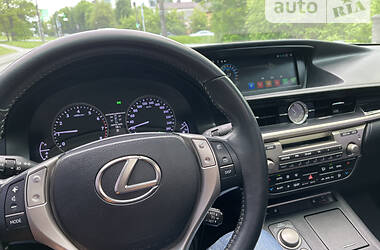 Седан Lexus ES 2012 в Виннице