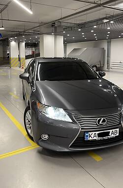 Седан Lexus ES 2014 в Киеве