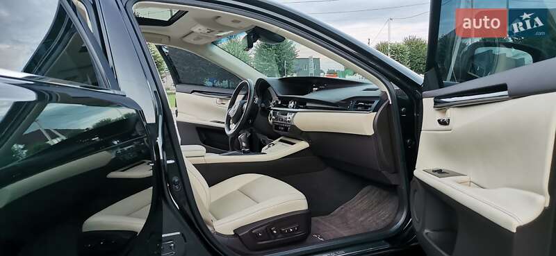 Седан Lexus ES 2017 в Хмельницком