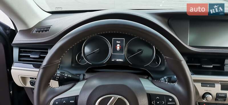 Седан Lexus ES 2017 в Хмельницком