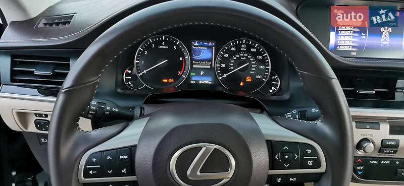 Седан Lexus ES 2017 в Хмельницком