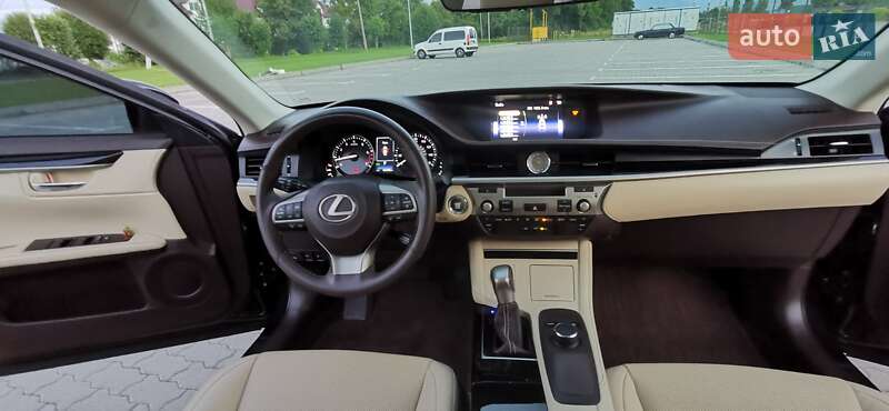 Седан Lexus ES 2017 в Хмельницком