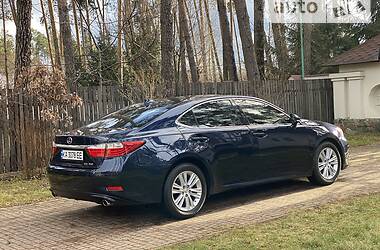 Седан Lexus ES 2015 в Киеве