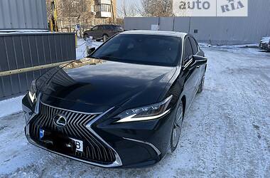 Седан Lexus ES 2018 в Киеве