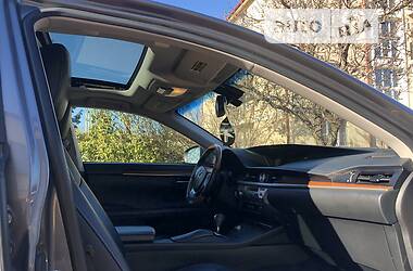 Седан Lexus ES 2012 в Одесі