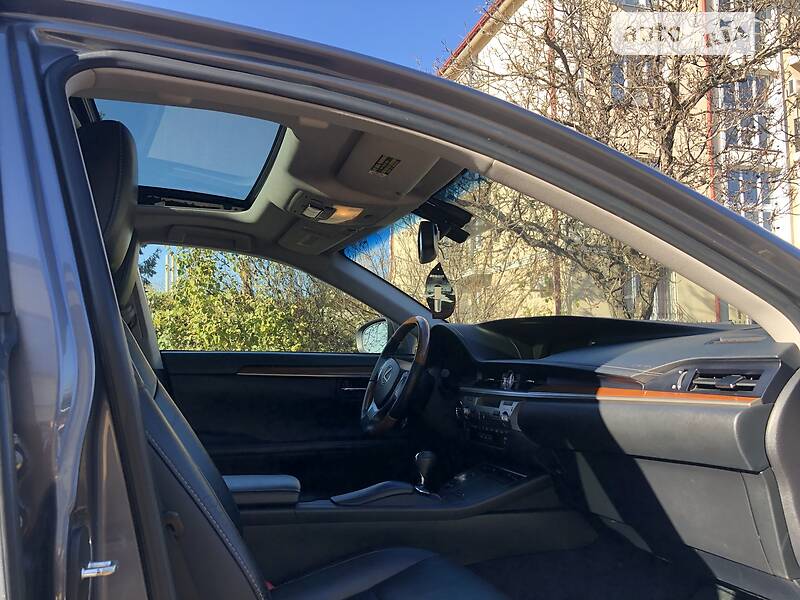 Седан Lexus ES 2012 в Одесі