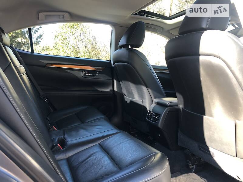 Седан Lexus ES 2012 в Одесі