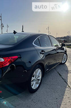 Седан Lexus ES 2012 в Киеве