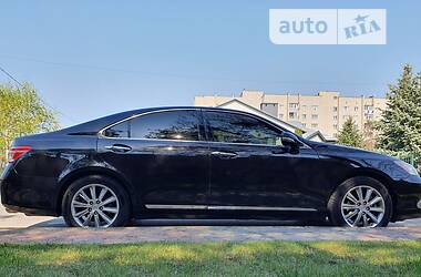 Седан Lexus ES 2011 в Луцке