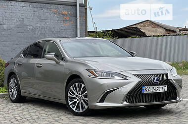 Седан Lexus ES 2019 в Ивано-Франковске