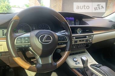 Седан Lexus ES 2017 в Полтаві