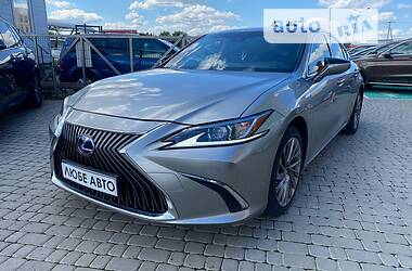 Седан Lexus ES 2018 в Львове